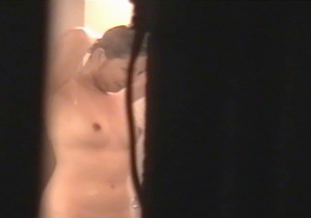 覗きエロGIF｜人の家の風呂の小窓を覗いてるエロジフ画像　15枚